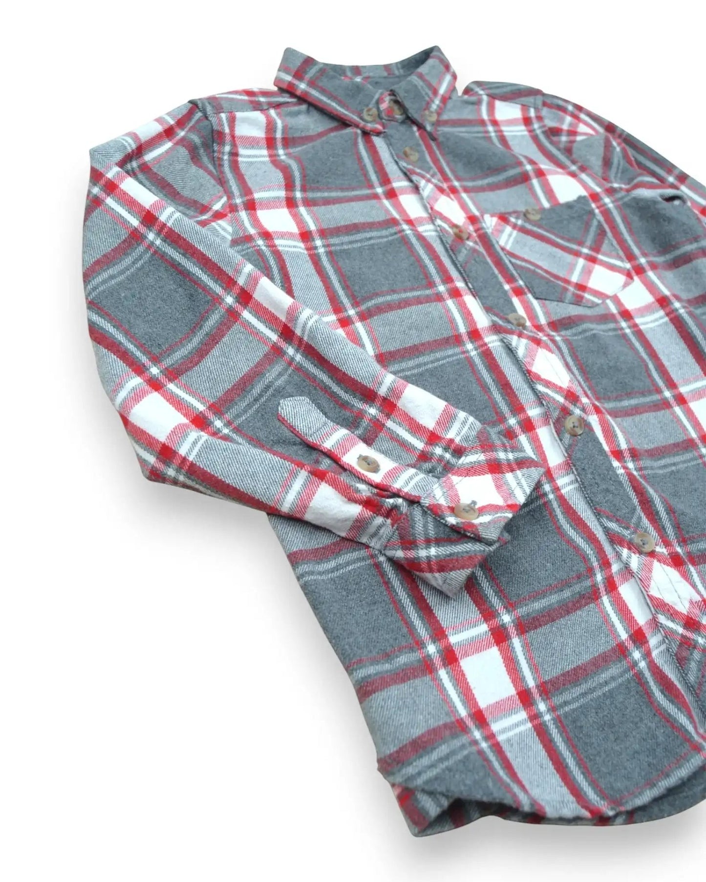 Camisa de flanela Petit Fox Portugal cinzenta com padrão xadrez vermelho e branco, bolso no peito e botões frontais.