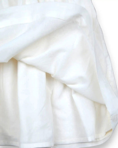 Vestido branco de algodão Petit Bateau com detalhe de smocking coral e dourado para bebé