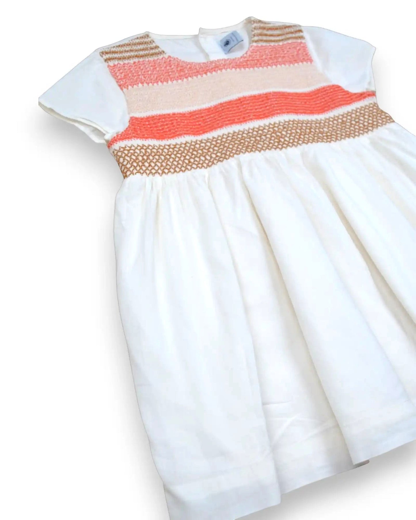 Vestido branco Petit Bateau de manga curta com detalhe de smocking coral e dourado e forro em algodão