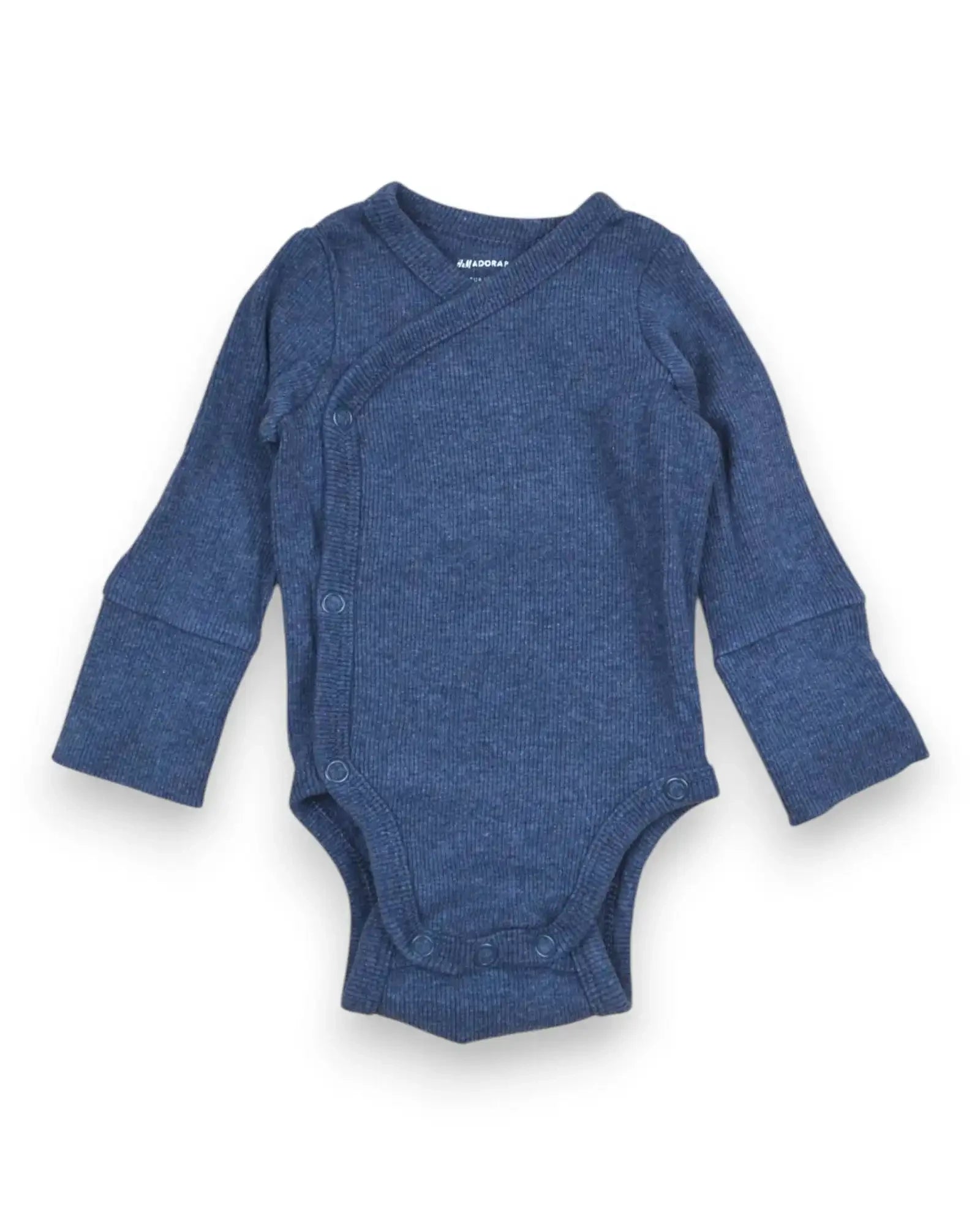 Body de bebé Petit Fox Portugal azul marinho em malha canelada com abertura frontal cruzada e botões de pressão