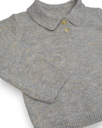 Camisola de malha cinzenta mesclada Petit Fox Portugal com gola polo e botões frontais para bebé
