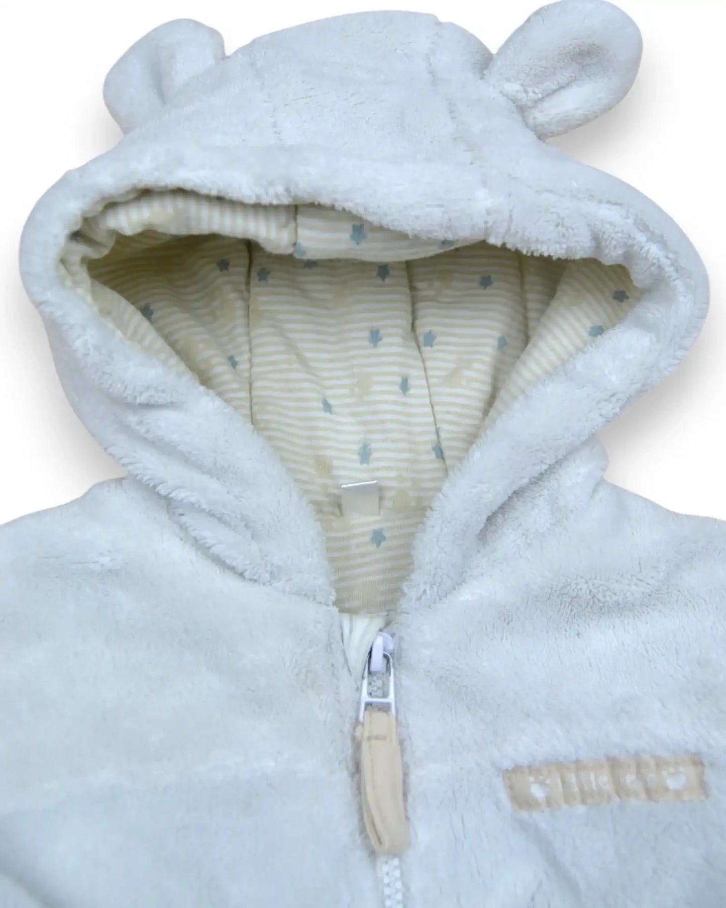 Casaco de peluche branco Petit Fox Portugal com capuz de orelhas de urso e forro interior às riscas com estrelas.