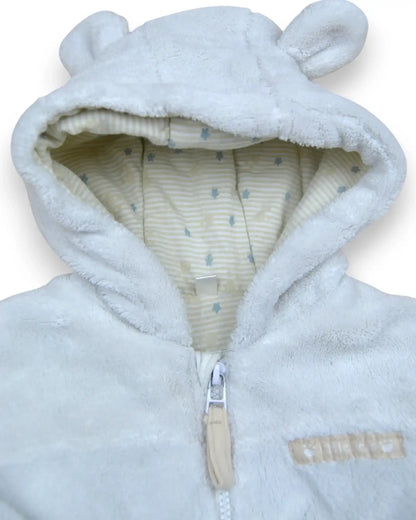 Casaco de peluche branco Petit Fox Portugal com capuz de orelhas de urso e forro interior às riscas com estrelas.