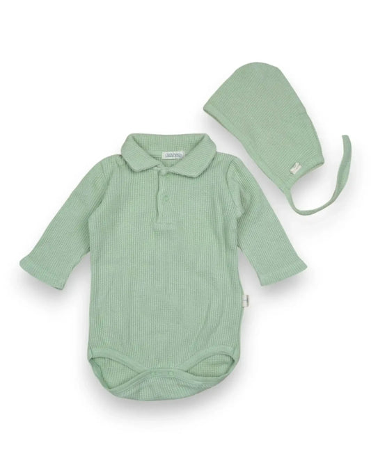 Conjunto Petit Fox Portugal de body e gorro para bebé em tecido waffle verde menta com gola de camisa e botões