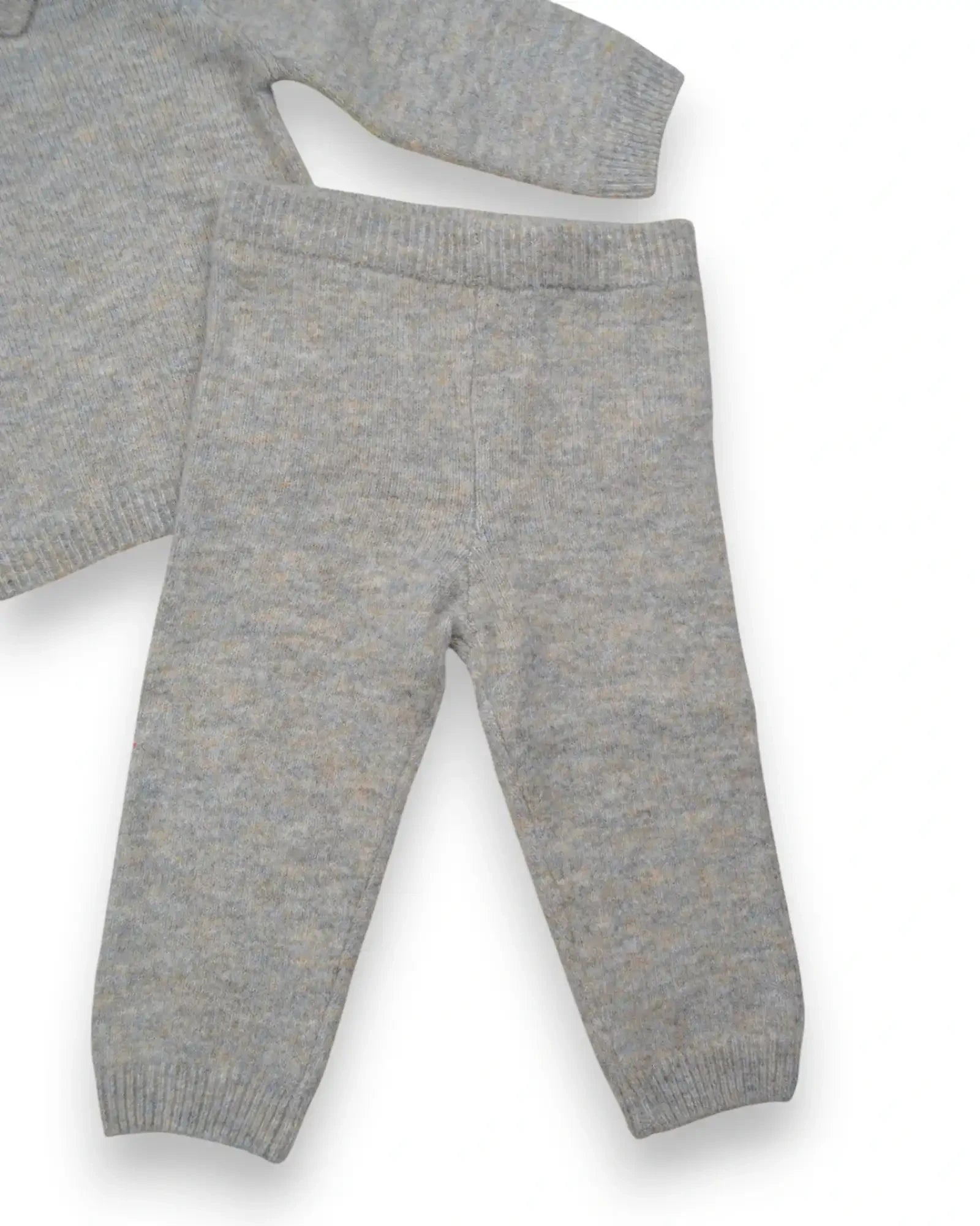 Conjunto de malha Petit Fox Portugal para bebé em cinzento mesclado com calças de cintura elástica e camisola macia