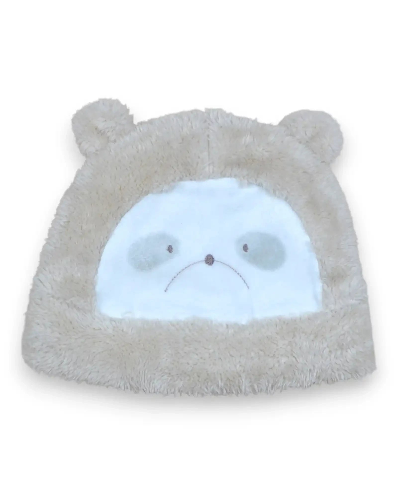 Gorro de bebé Petit Fox Portugal bege e branco em peluche macio com orelhas e rosto de panda bordado.