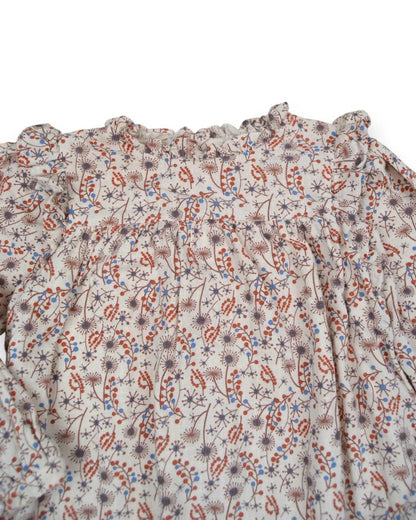 Vestido bege da Gocco com estampado botânico, gola com folhos e mangas balão. Forro em algodão.