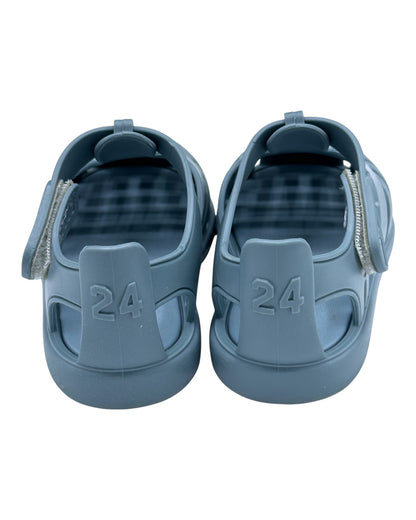 Sandálias Cinza Tam 24